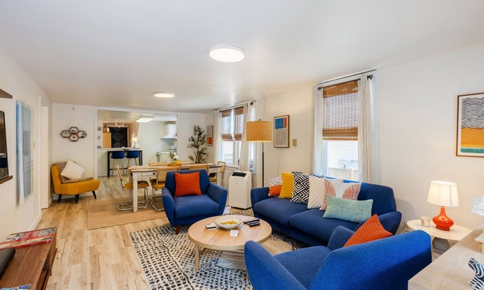 North Beacon Hill Casa | Private Retreat Near Seattle Port, Transit, Downtown & Stadiums! Free Parking
