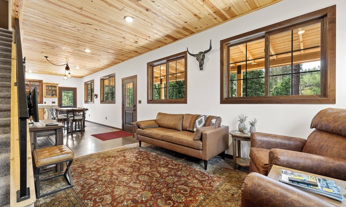 Rapid City Cabina | Private retreat, new hottub, peaceful views, and perfectly located to explore