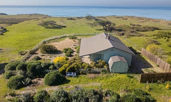 Manchester Casa | Private retreat on Mendocino oceanfront property near Point Arena and Elk.