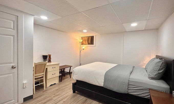 North Bay Apartamento | Private Retreat – Walk to Beach | Lake | Stores |Dining
