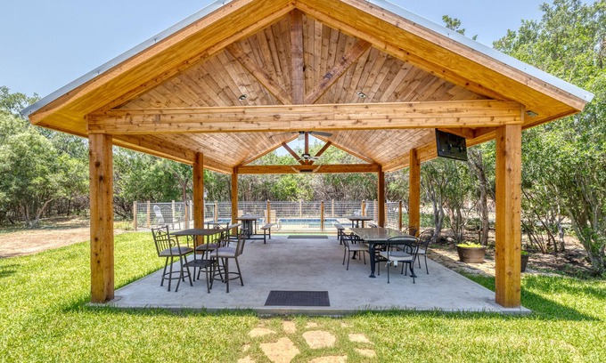 Sabinal Casa | Private River Access and wheelchair accessable