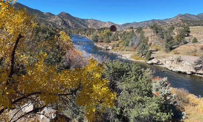 Howard Casa | Private River Retreat- Fly Fishing/Rafting/Relaxing 10 min. from downtown Salida
