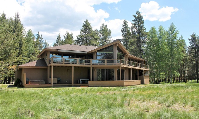Sunriver Casa | Casa privada frente al río con vistas panorámicas, bañera de hidromasaje - Pases SHARC
