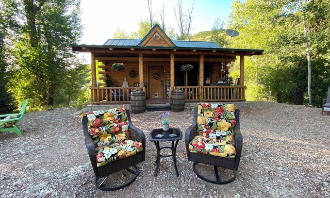 Kamas Cabina | Private Riverfront Hygge Cabin
