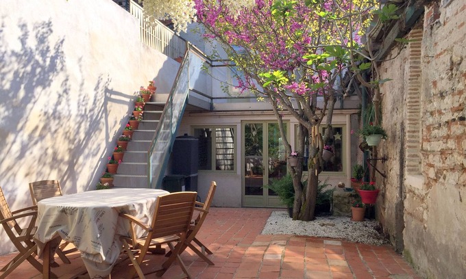Sainte-Foy-la-Grande Casa | Private room in townhouse
