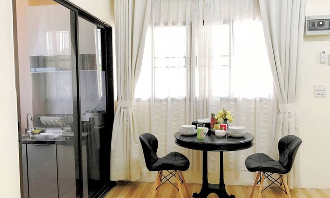 Wat Ket Casa | Private room Large bed, en-suite bathroom, Kitchen, parking, near night bazaar.