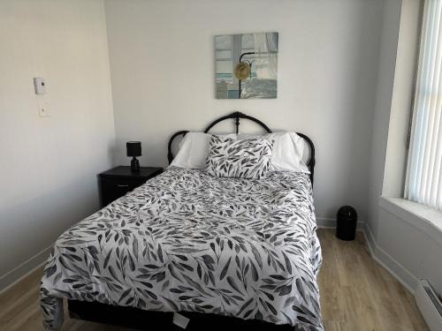 Mauricie Casa | Private Room 3 In A Spacious 5-bedroom Home