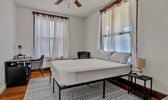 Evansville Casa | Private Room A in Shared House with Common Areas – Comfortable and Convenient