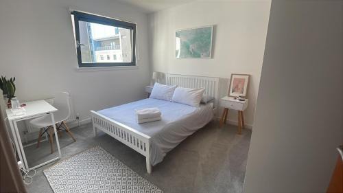 North West Casa | Private room and bathroom in shared flat with parking