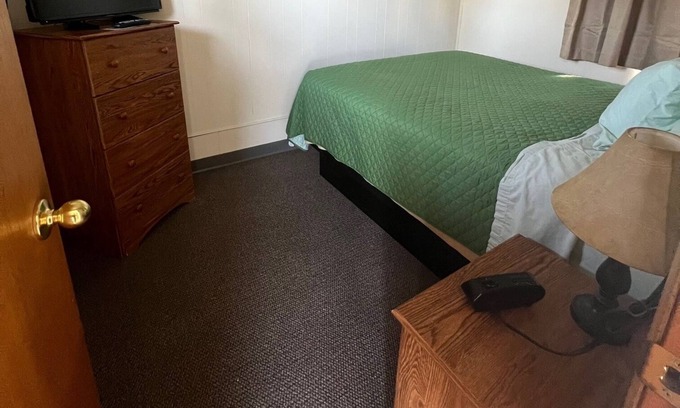 Onalaska Casa | Private Room + Bath in Nostalgic Motel Overlooking Lake Onalaska
