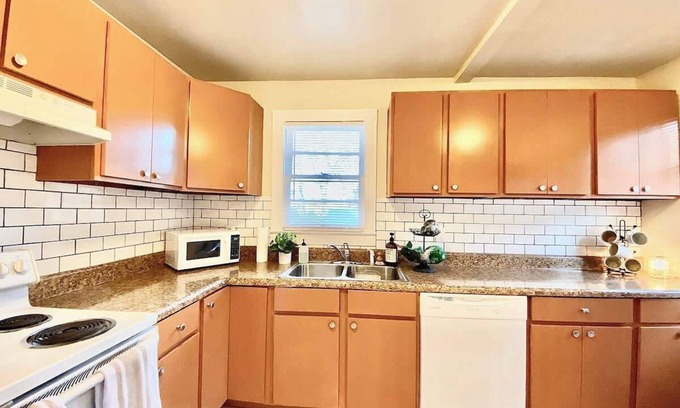 Griffin Heights Casa | Private Room - Charming 1954 House Blocks from FSU