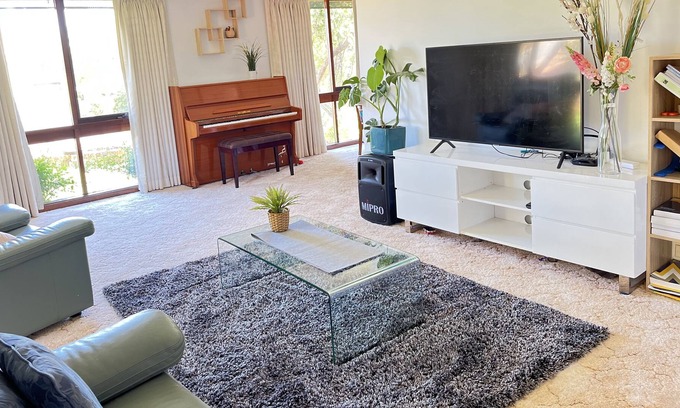 Florey Casa | Private Room in a large beautiful house