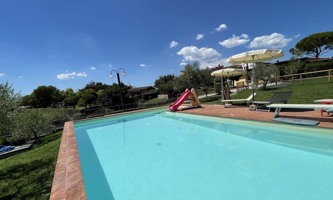 Pontedera Cama Y Desayuno | private room in garden outbuilding