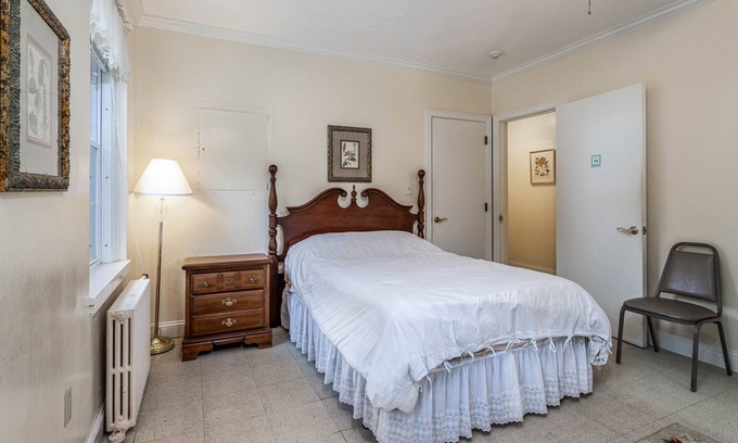 Lancaster Casa | Private Room in Grand Estate w/ Separate Entrance