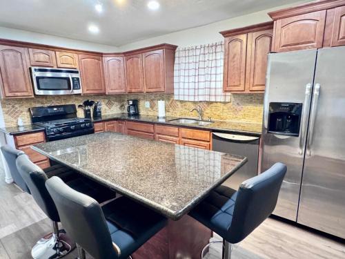 Port Arthur Casa | Private Room in Spacious 4 BR Home for Professionals & Teams