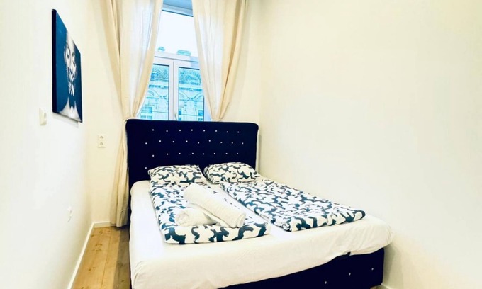 Liesing Apartamento | Private Room; Just 11 Min Walk to Atzgersdorf Park