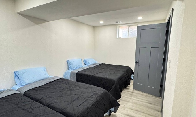 Barnum West Apartamento | Private Room near Downtown Denver & Lake (Room 4)