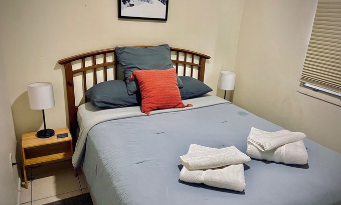 West Little Havana Casa | Habitación Privada cerca del Aeropuerto de Miami – Estacionamiento Gratis
