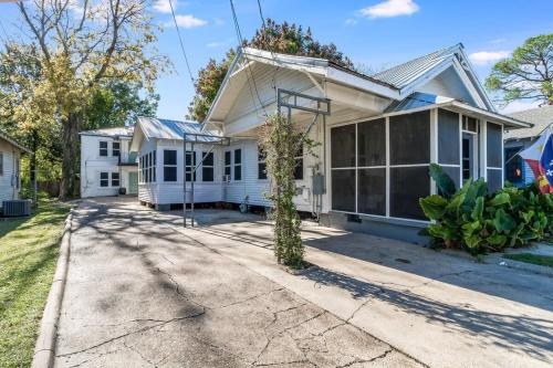 Freetown - Port Rico Casa | Private Room Retreat in a Shared House Setting
