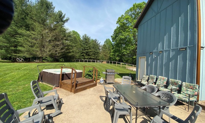 Bloomington Casa | This house is a 1 bedroom(s), 1 bathrooms, located in Bloomington, IN.