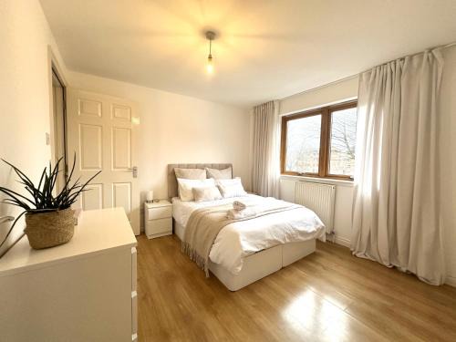 Rutherglen Casa | Private room with en-suite and parking in shared flat
