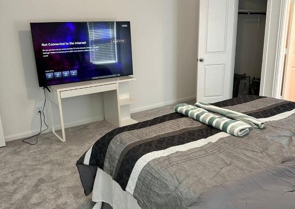 Kyle Casa | Private Room with Ensuite Bath
