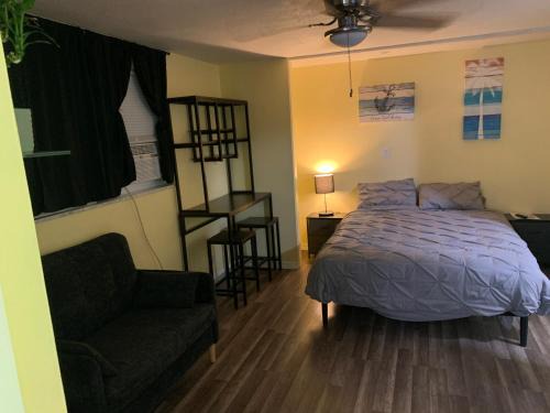 Pinellas Park Casa | Private room with private bathroom entrance porch and driveway