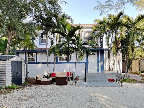 Little Haiti Casa | Private Rooms at Miami Centrally Located with free Parking