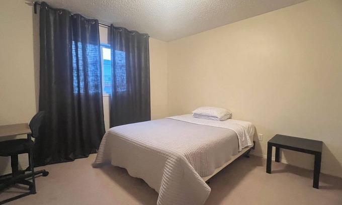 Northeast Edmonton Casa | Private Rooms Close to Superstore,Walmart Londonderry Mall & Costco