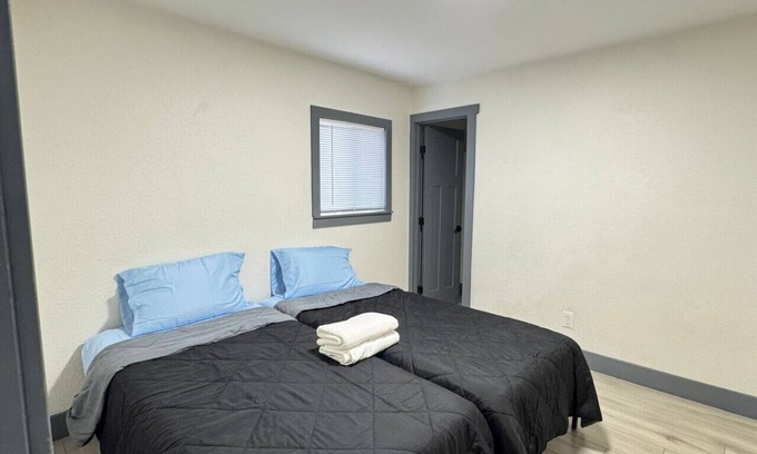 Barnum West Apartamento | Private Rooms near Downtown Denver & Sloan’s Lake (Room #2)