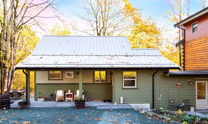 Chemainus Cama Y Desayuno | Private rural vacation home stay in Stocking Creek Park, Cowichan Valley