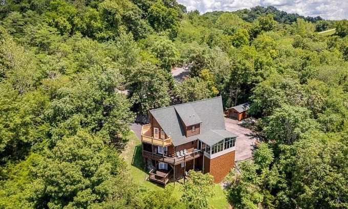 Smithville Cabina | Private, Rustic Luxury at Center Hill Lake!