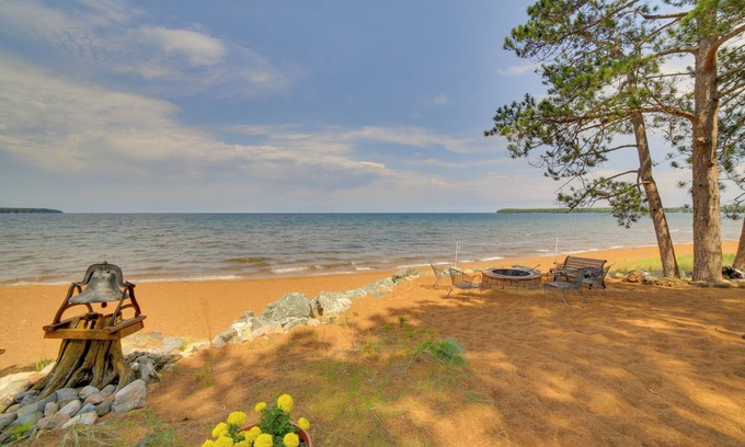 Big Bay Casa | Private Sandy Beach: Lake Superior Group Retreat