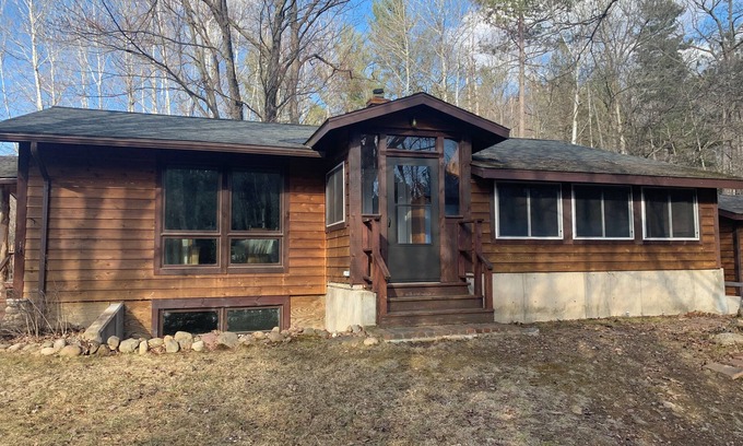 Cable Casa | Private, secluded 2-bedroom house with King, Queen beds near Cable with WiFi, AC