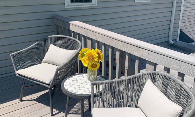 Lakeside Casa | Private second-floor cottage nestled between Lakeside and Marblehead, sleeps 6!