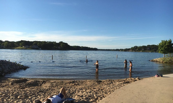 Spring Lake Cabaña | Recién actualizado, entorno privado, a pie de la playa y a minutos de Grand Haven