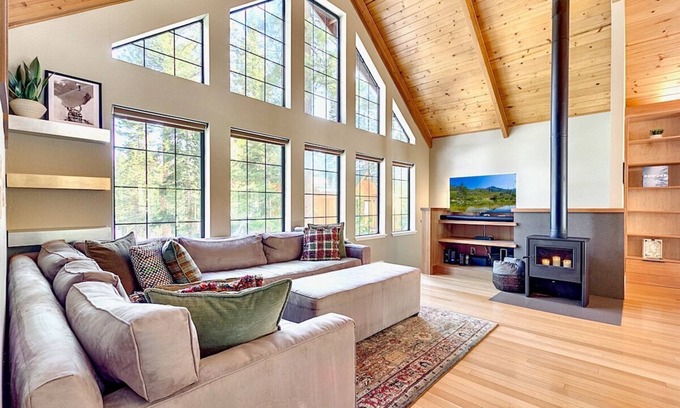 Kings Beach Chalet De Esquí | Private Ski, Lake & Golf Chalet! Walk to Lake