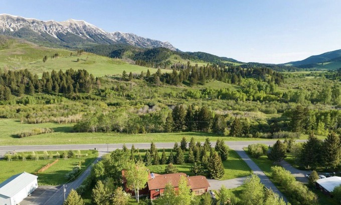 Bozeman Casa | Private Ski & Wellness Retreat Bridger Canyon