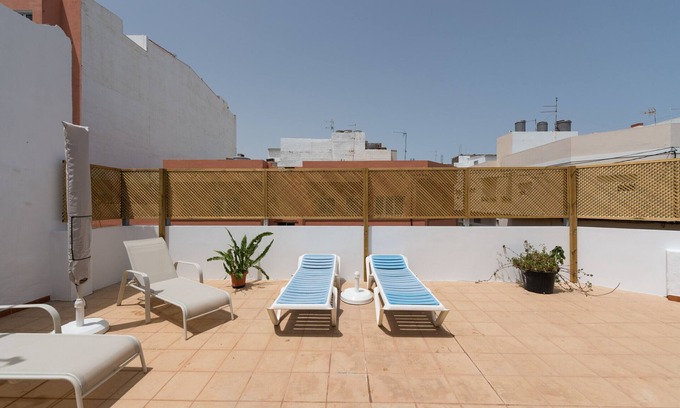 Vecindario Casa | Private Solarium - 2BR House Near the Airport