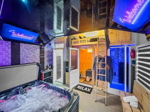 West Ham Apartamento | Private Spa Apartment In Maerdy Hot Tub & Sauna