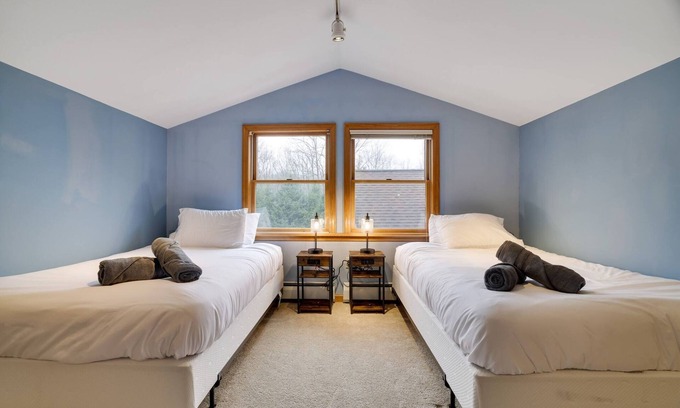 Canadensis Casa | Private & Spacious Pocono Retreat | King Bed | PS5