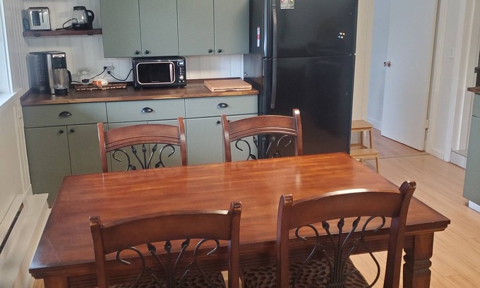 Regional District of Nanaimo Apartamento | Private, spacious, bright & cozy apartment close to all amenities.