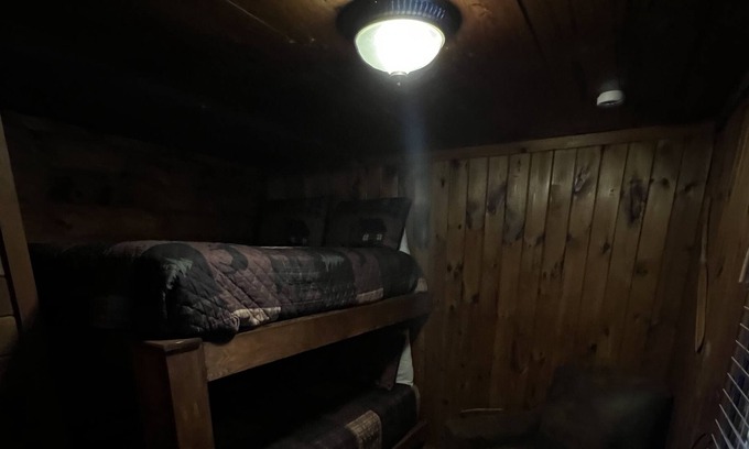 Lake Luzerne Cabina | Private Spacious cabin in the woods