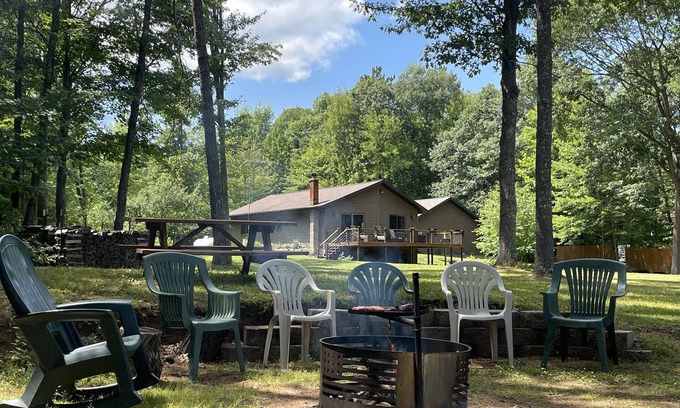 Tomahawk Casa | Private, spacious property located directly on the Wisconsin River