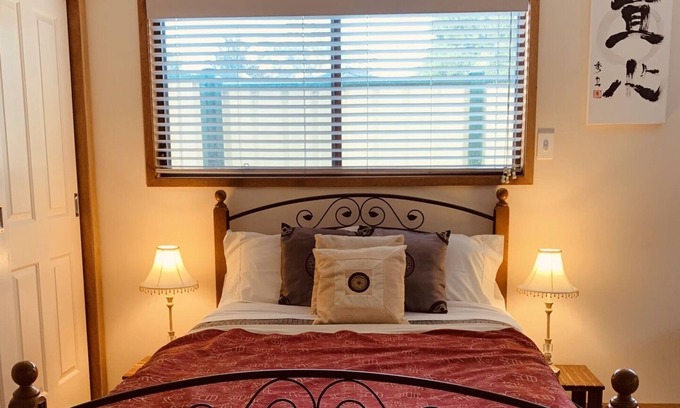 Umina Beach Cabina | Private, spacious & sparkling clean studio with ensuite at Umina Beach