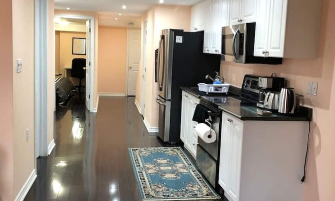 Churchill Meadows Casa | Private, Spacious with Jacuzzi & Great Location