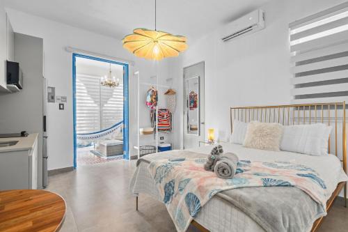 Sagrado Corazon Apartamento | Private Spanish-Balcony Studio in Santurce MM1