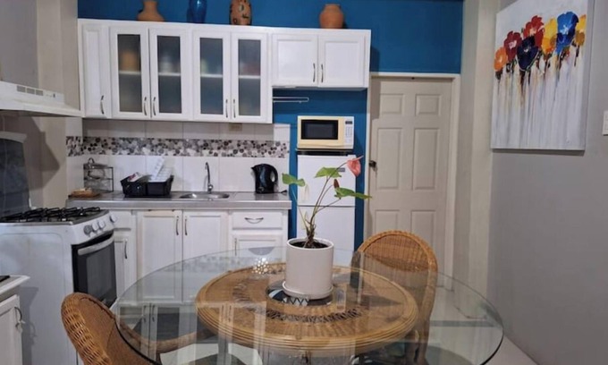 El Dorado Apartamento | Private Studio. AC/Internet/Cable near UWI/Airport. Quiet suburban neighborhood.