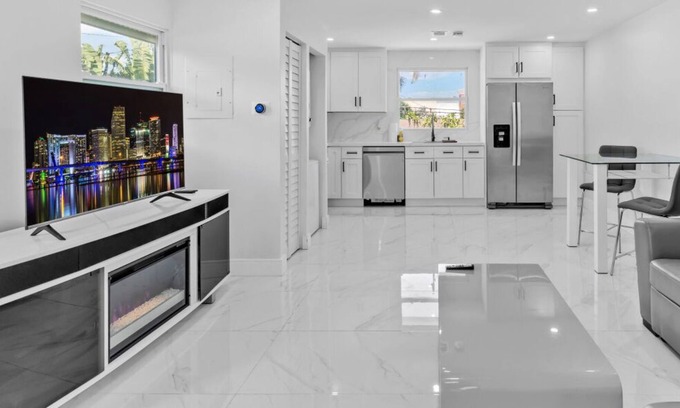 Beachway Estates Casa | Private Studio in Glamorous Pool Villa