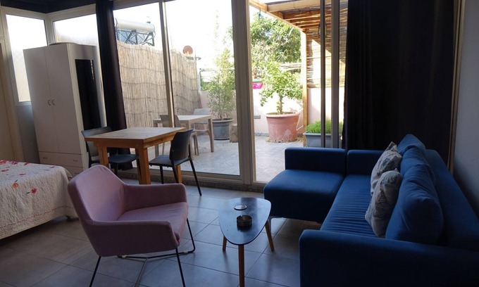 Beirut Central District Apartamento | Private Studio, nice terrace , special location, calm area in Ashrafieh region.